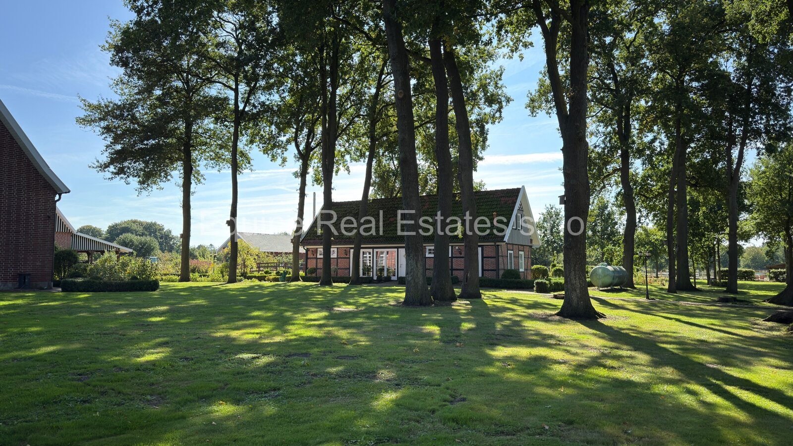 Luxuriöser Resthof mit Gästehaus, großer Scheune und Pferdestall