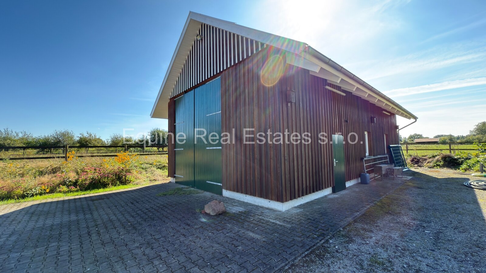 Luxuriöser Resthof mit Gästehaus, großer Scheune und Pferdestall